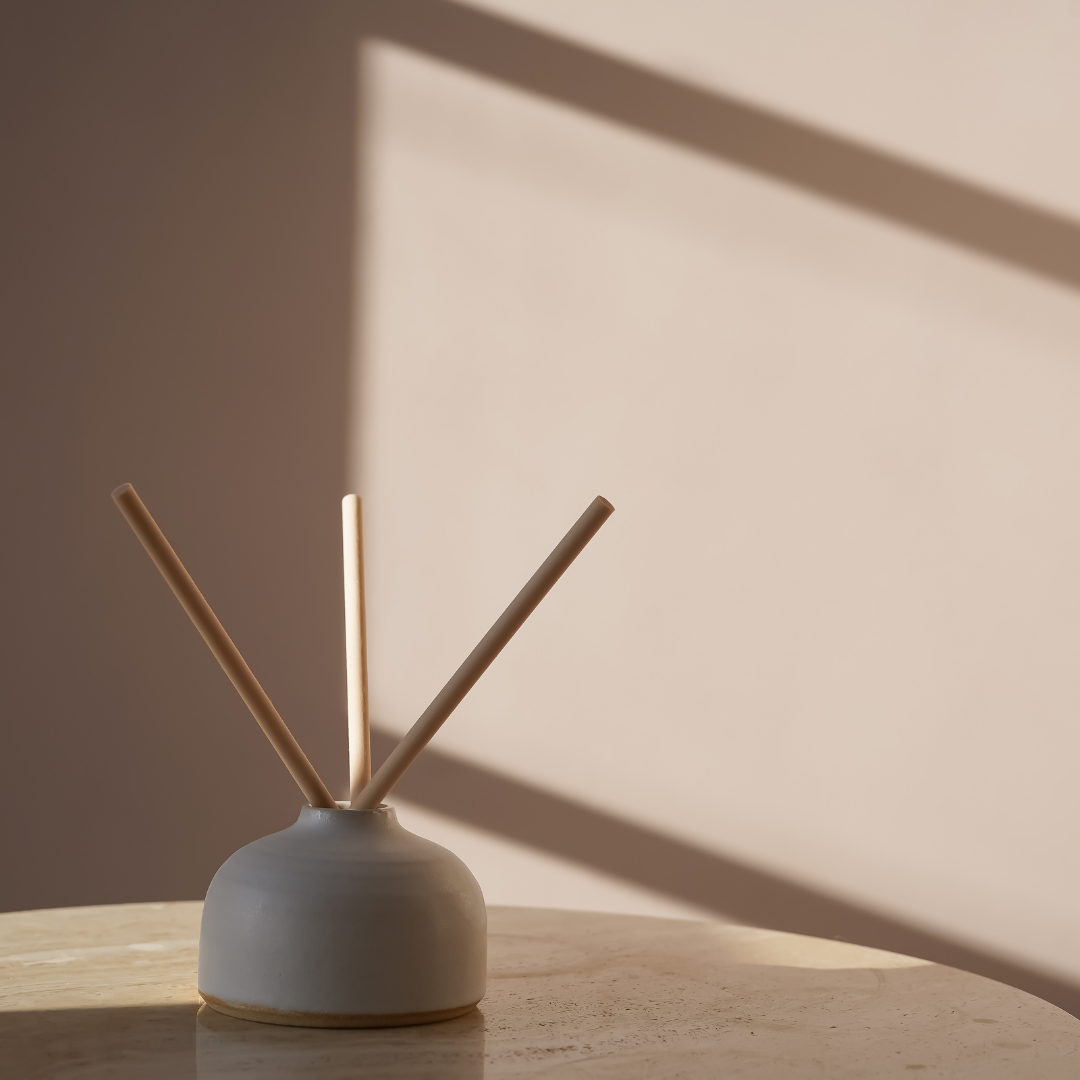 The Hour of Dusk & Gold Ceramic Reed Diffuser Special Edition - Image 3